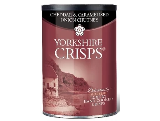Чіпси з сиром чеддер та карамелізованою цибулею Yorkshire Crisps фото