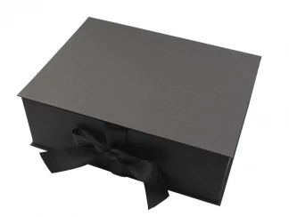 Коробка в асортименті зі стрічкою чорна фото